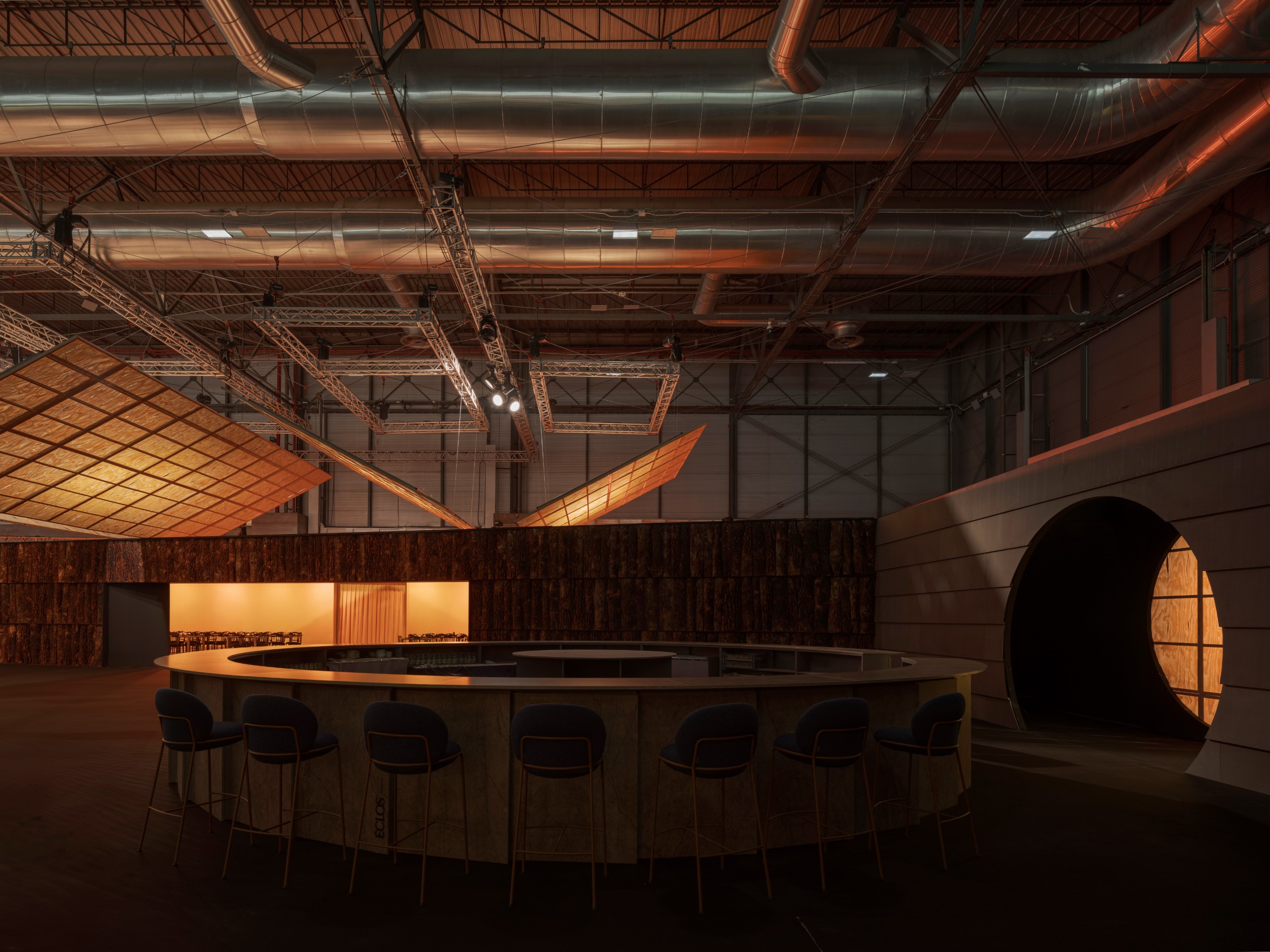 A circular bar with a round opening cut into the wall behind it