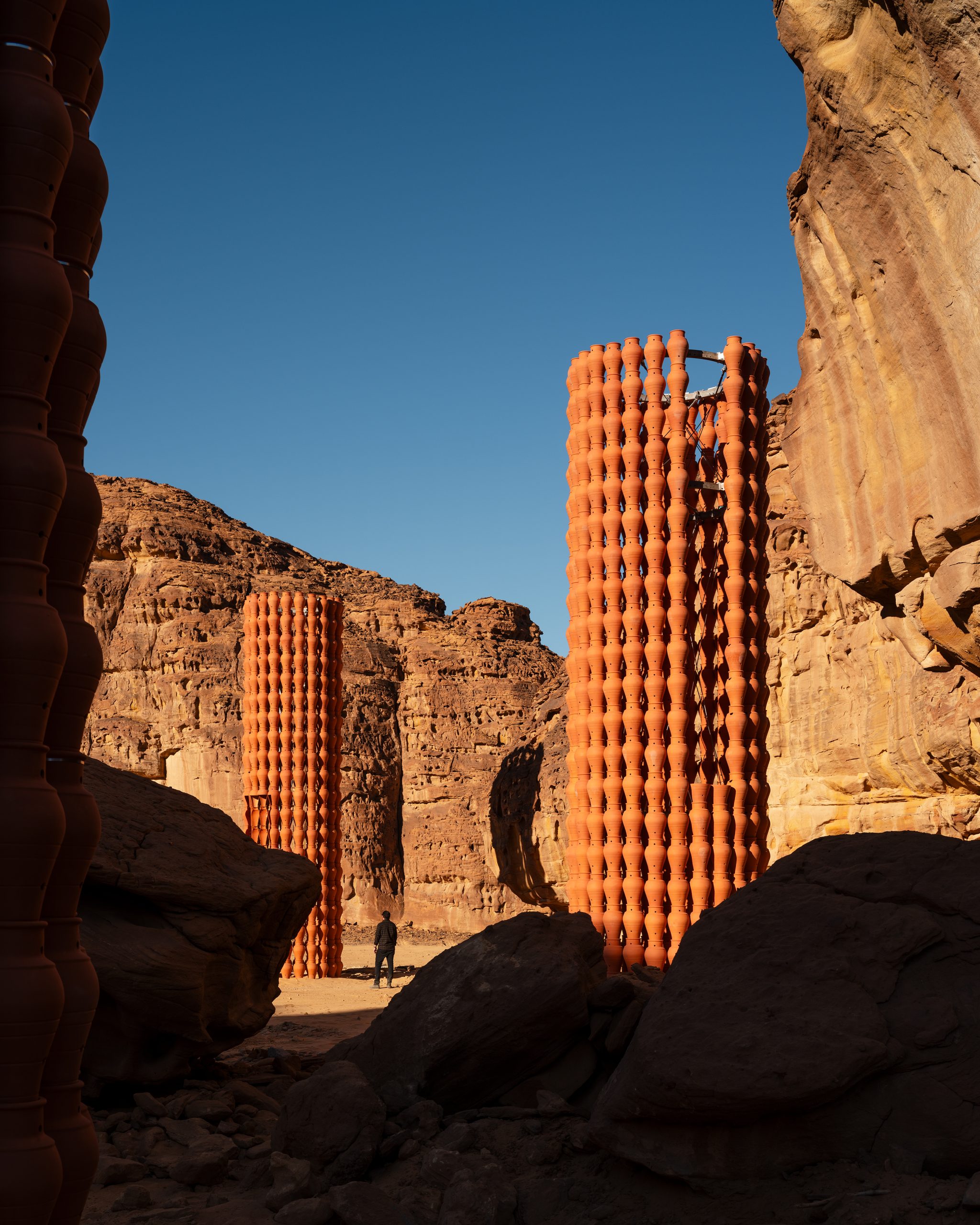 A view through the openings connects the handmade vessels with AlUla’s rock formations.
