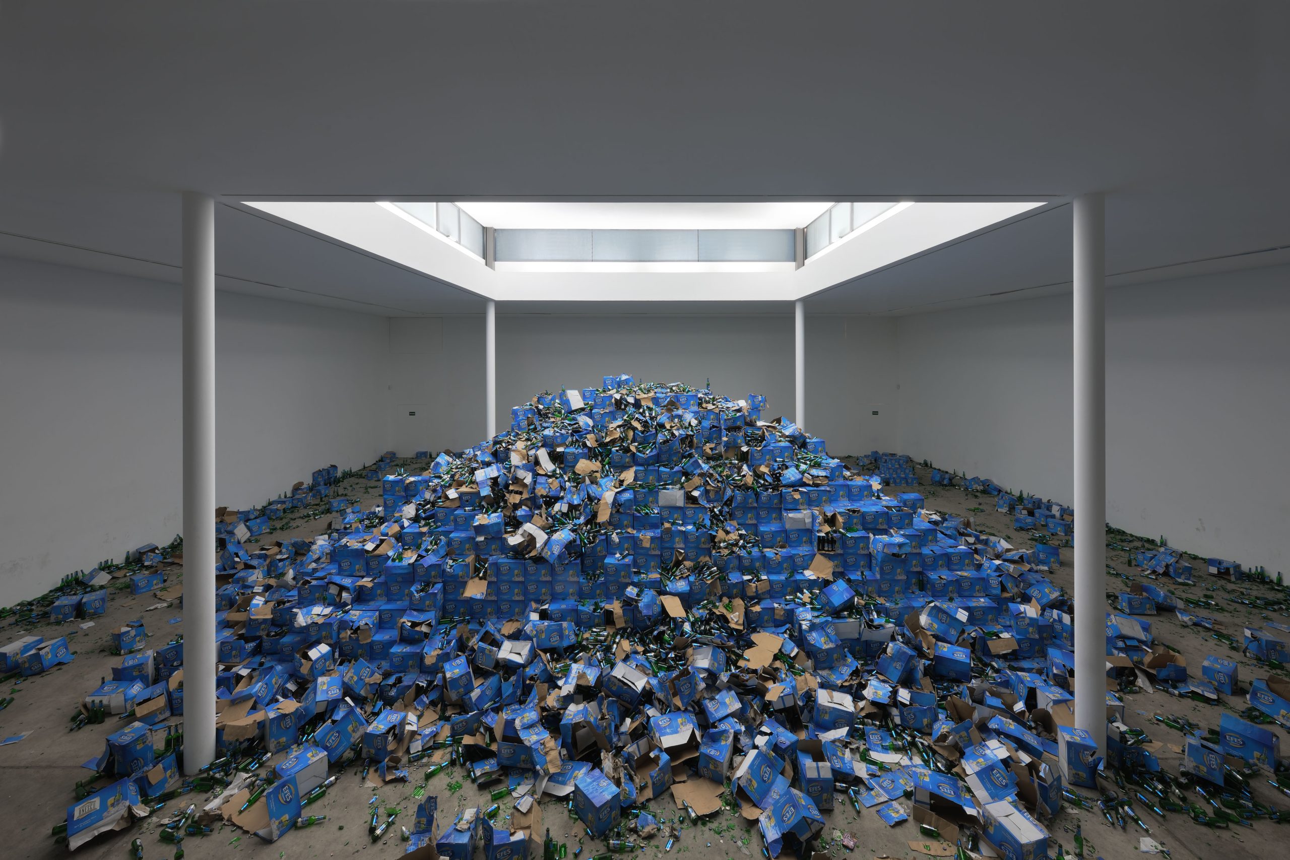Wide view of the installation after its pyramid form began to collapse
