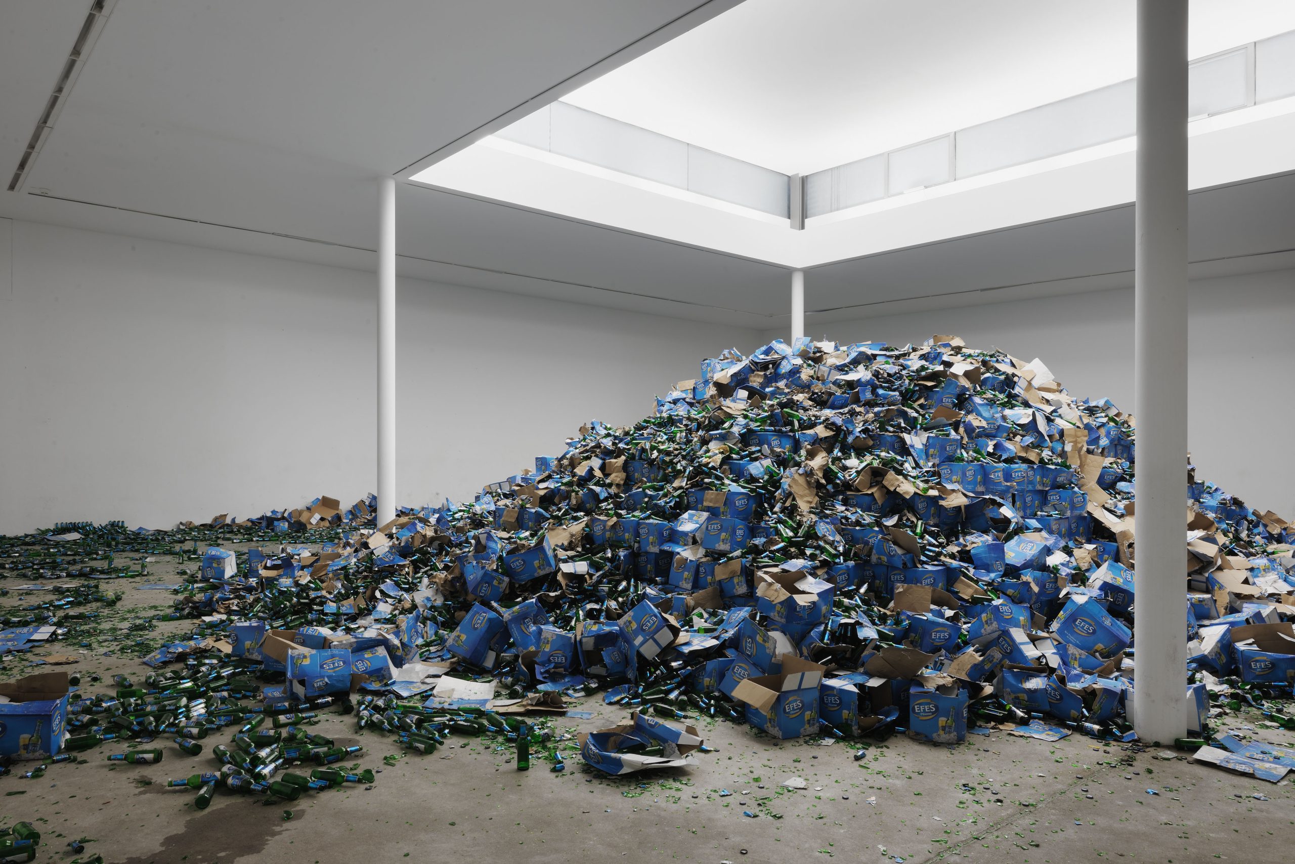 Angled side view of the installation’s bottle and cardboard remains