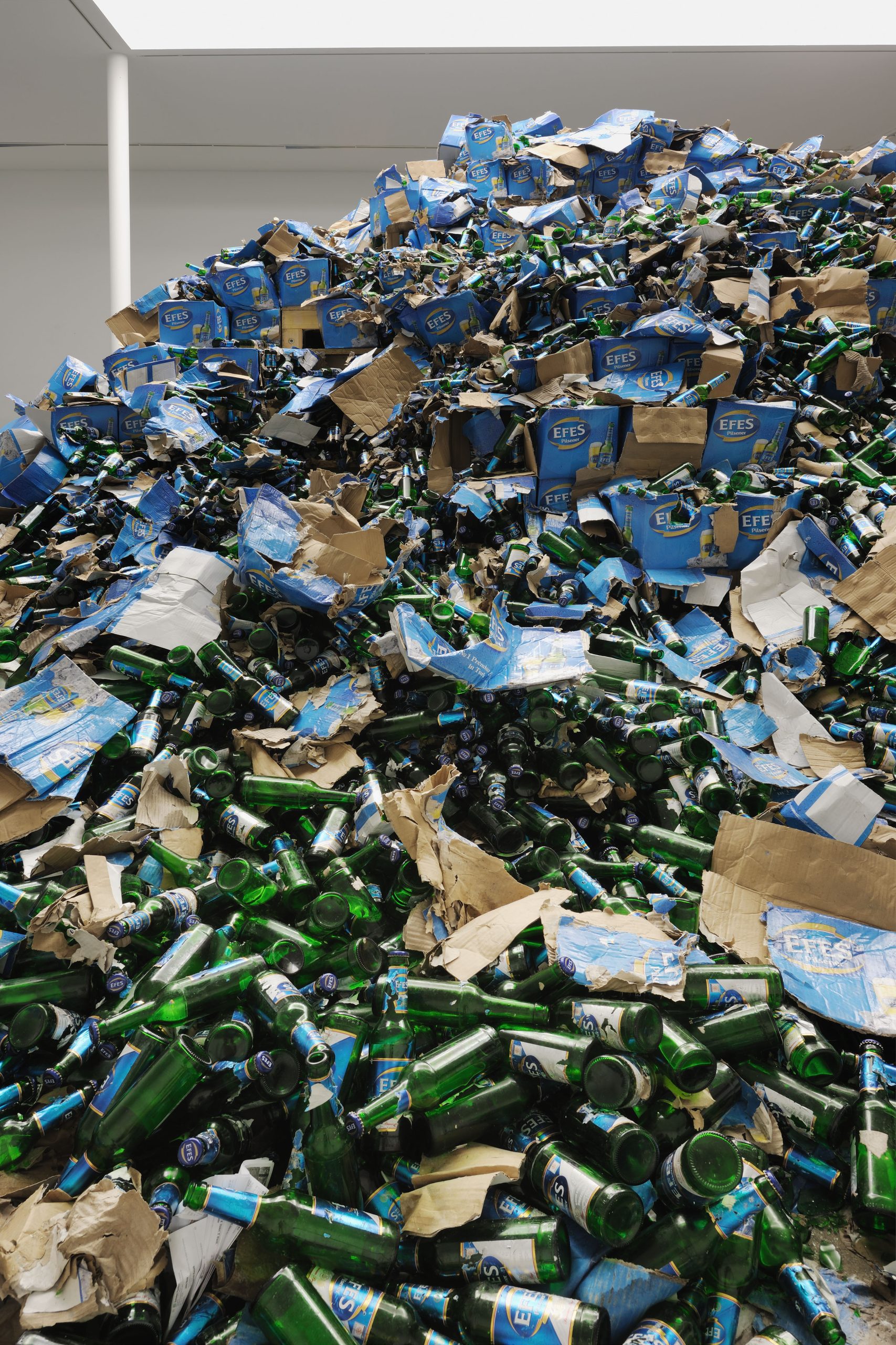 Side view of the debris pile inside KW Berlin