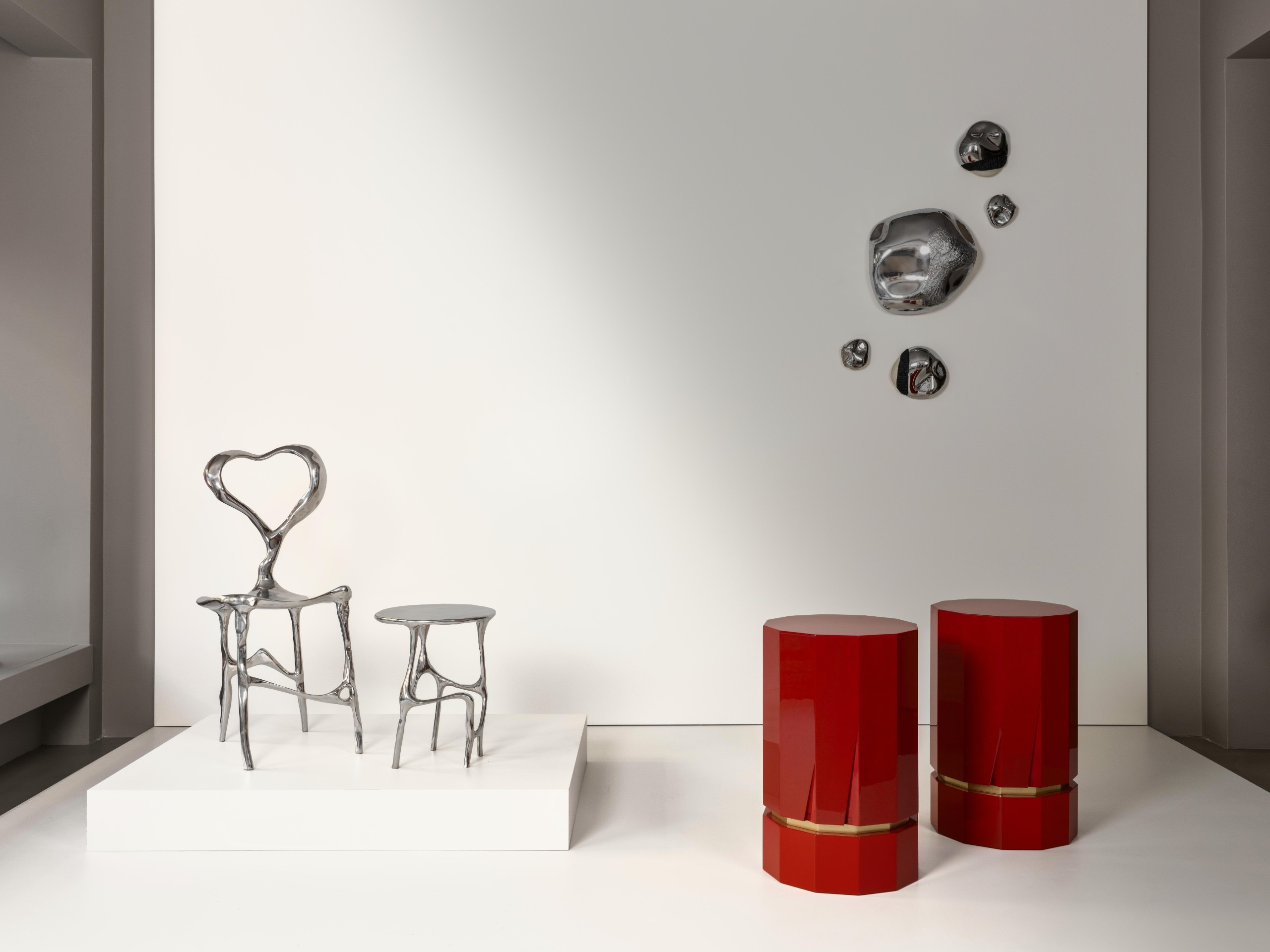 Sami Savatli, LOVE chair and side table; Zeynep Fadıllıoğlu, Gloss side tables; Ayşe Demir, Mignon mirrors at ARKOBJECT, Istanbul