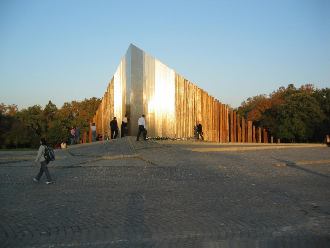 Central Monument of the 1956 Hungarian Revolution by i-ypszilon, a wedge of steel columns in Ötvenhatosok tere, Budapest