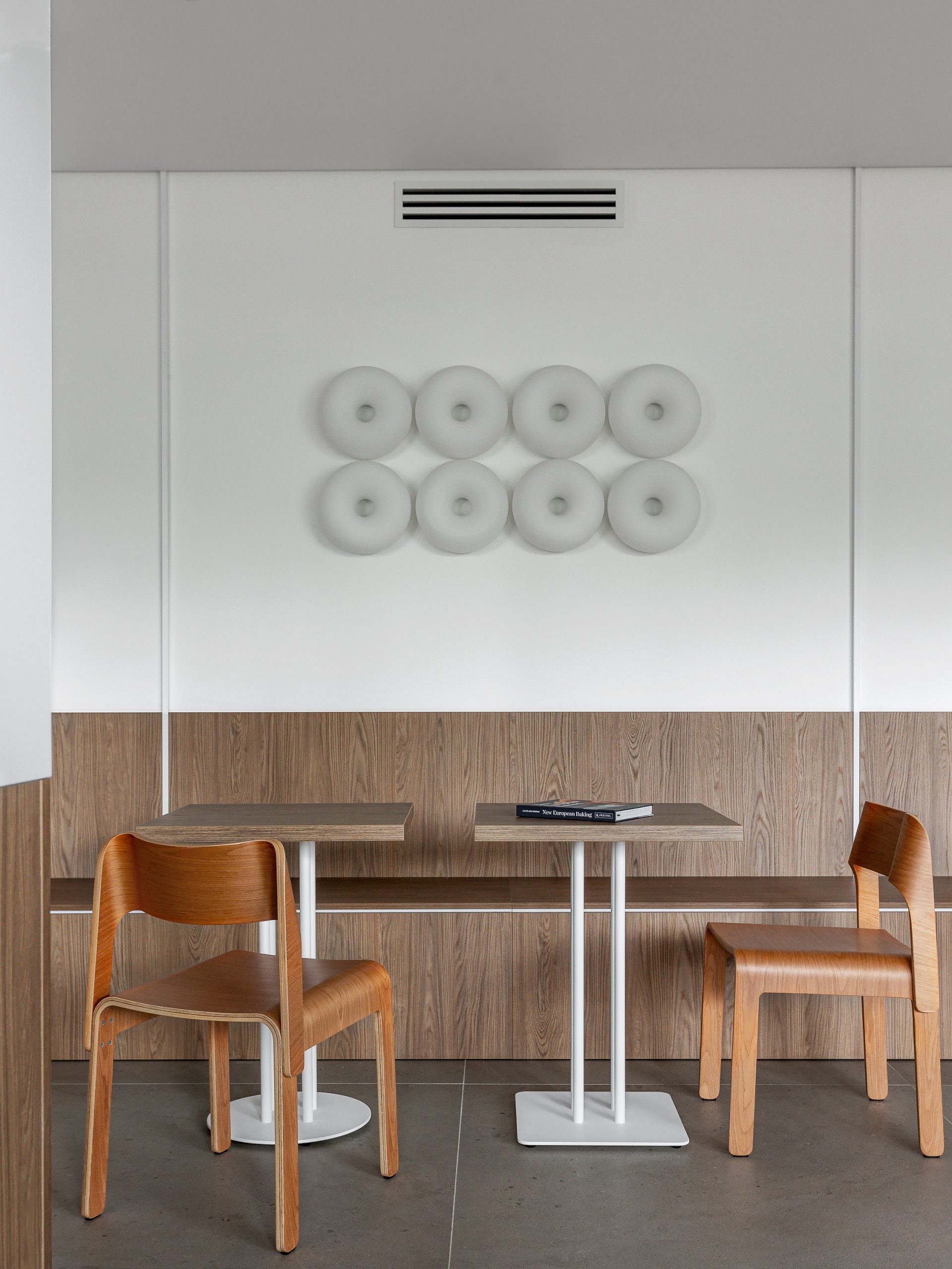 Integrated and wall-mounted lighting breaks the larger room into more intimate zones.